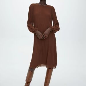 Aritzia Wilfred Daydreamer Midi Dress Size: 2XS #maxidress #flowy #pleated
